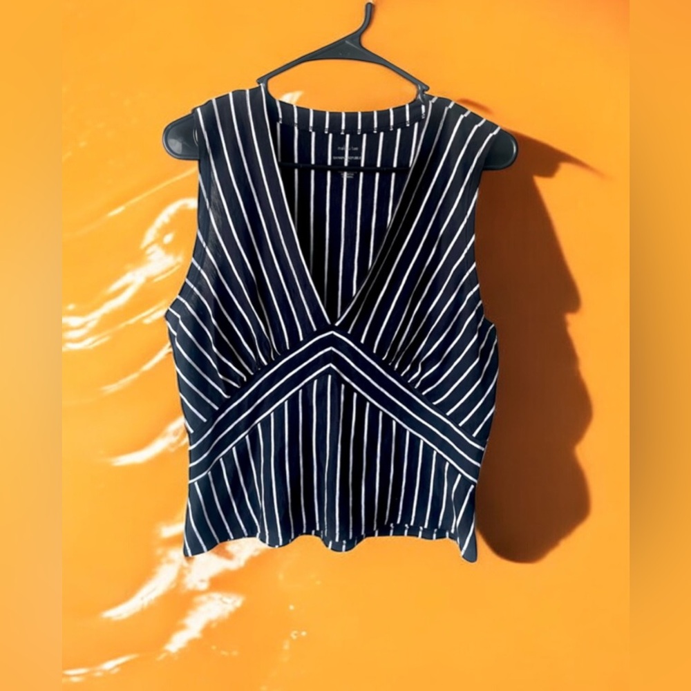 COPY - Maliou tree (banana republic) women’s top - Picture 7 of 7
